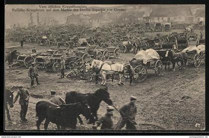 AK Sopockin, Russische Kriegsbeute auf den Markte des Dorfes
