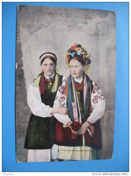 CPA   Russie   "   Femmes en habit traditionnels  " voyagé  1911
