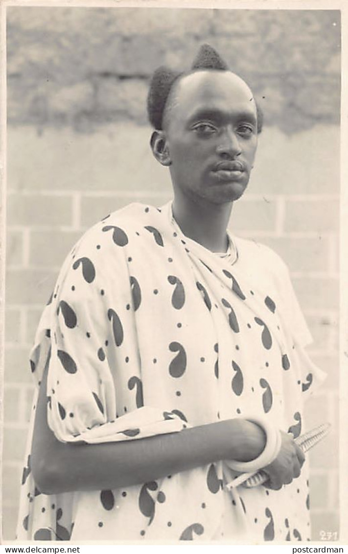 Rwanda - Le prince Aloys Semutwa, chef d'Imvejuru - CARTE PHOTO Gabriel L.