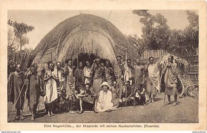 Rwanda - A native hut of the missionary with his new converts - Publ. St. Petrus Claver Mission