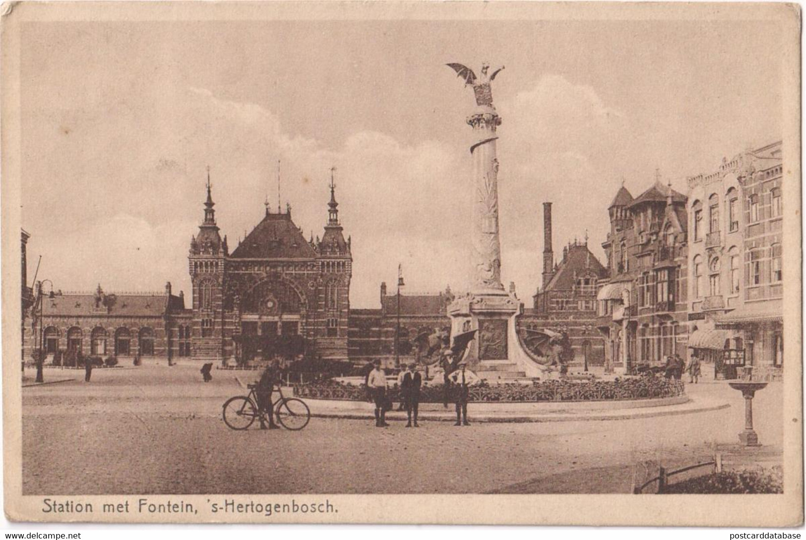 \'s-Hertogenbosch - Station met Fontein