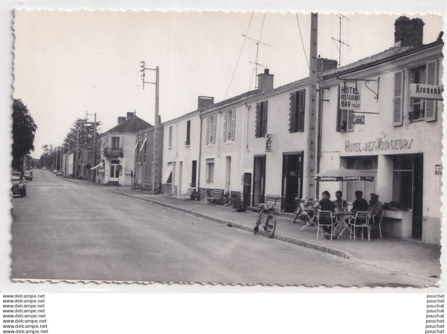 S21-85) SAINT FLORENT DES BOIS (VENDEE) HOTEL DES VOYAGEURS - BAR RESTAURANT KRONENBOURG - EN 1980 - ( 2 SCANS )