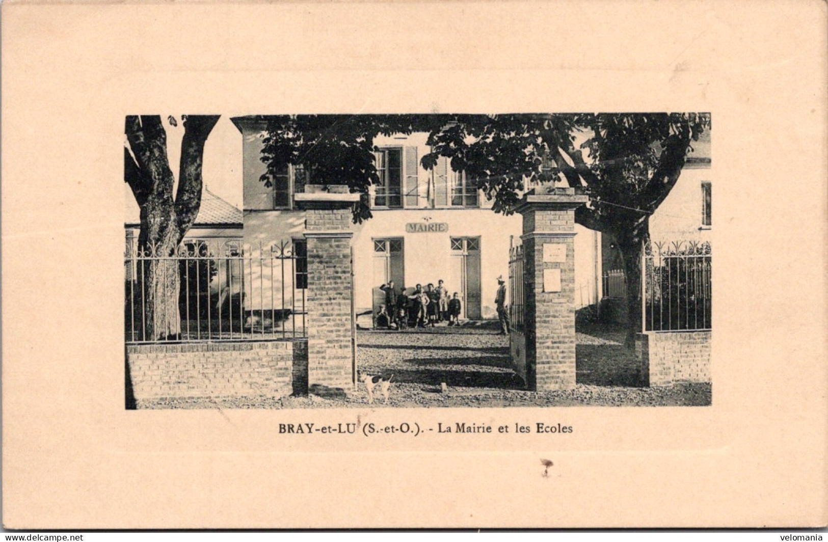 S31491 cpa 95 Bray et Lû - La Mairie et les Ecoles
