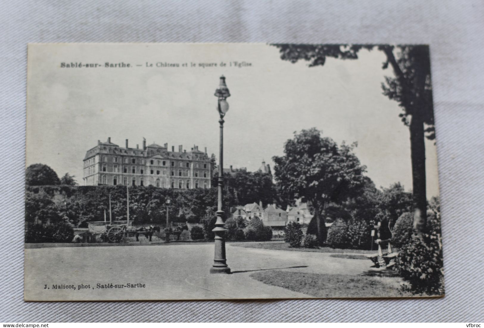 Sablé sur Sarthe, le château et le square de l'église, Sarthe 72