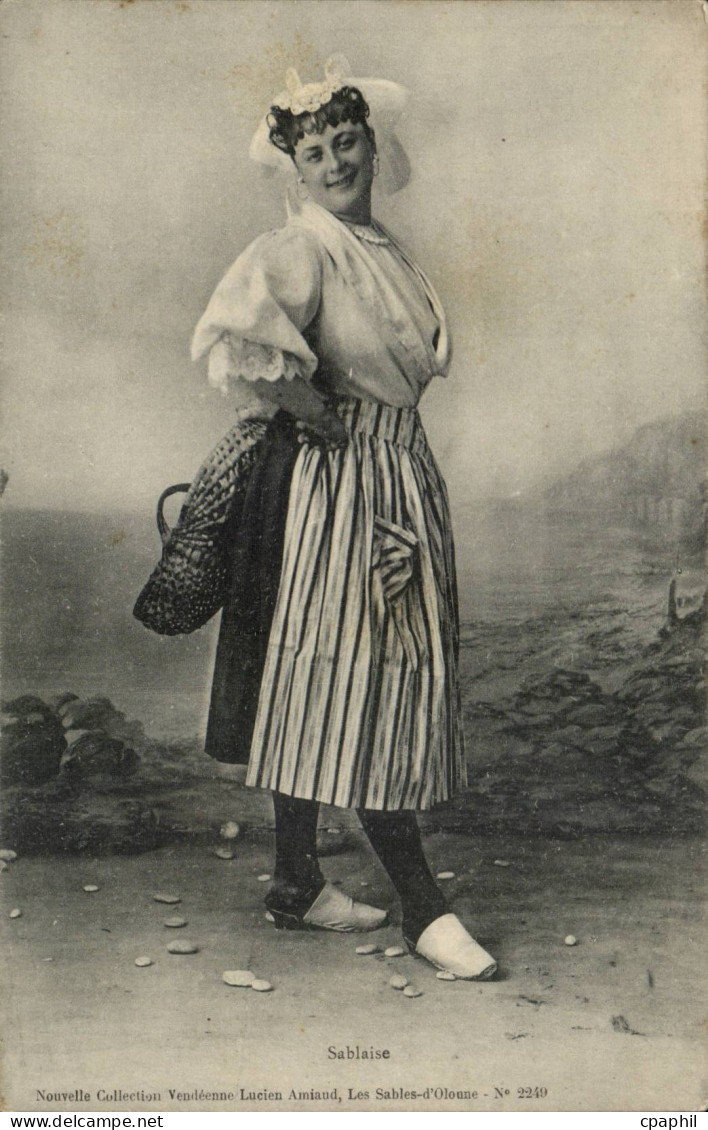 Sables d'olonne CPA Sablaise (folklore costume)