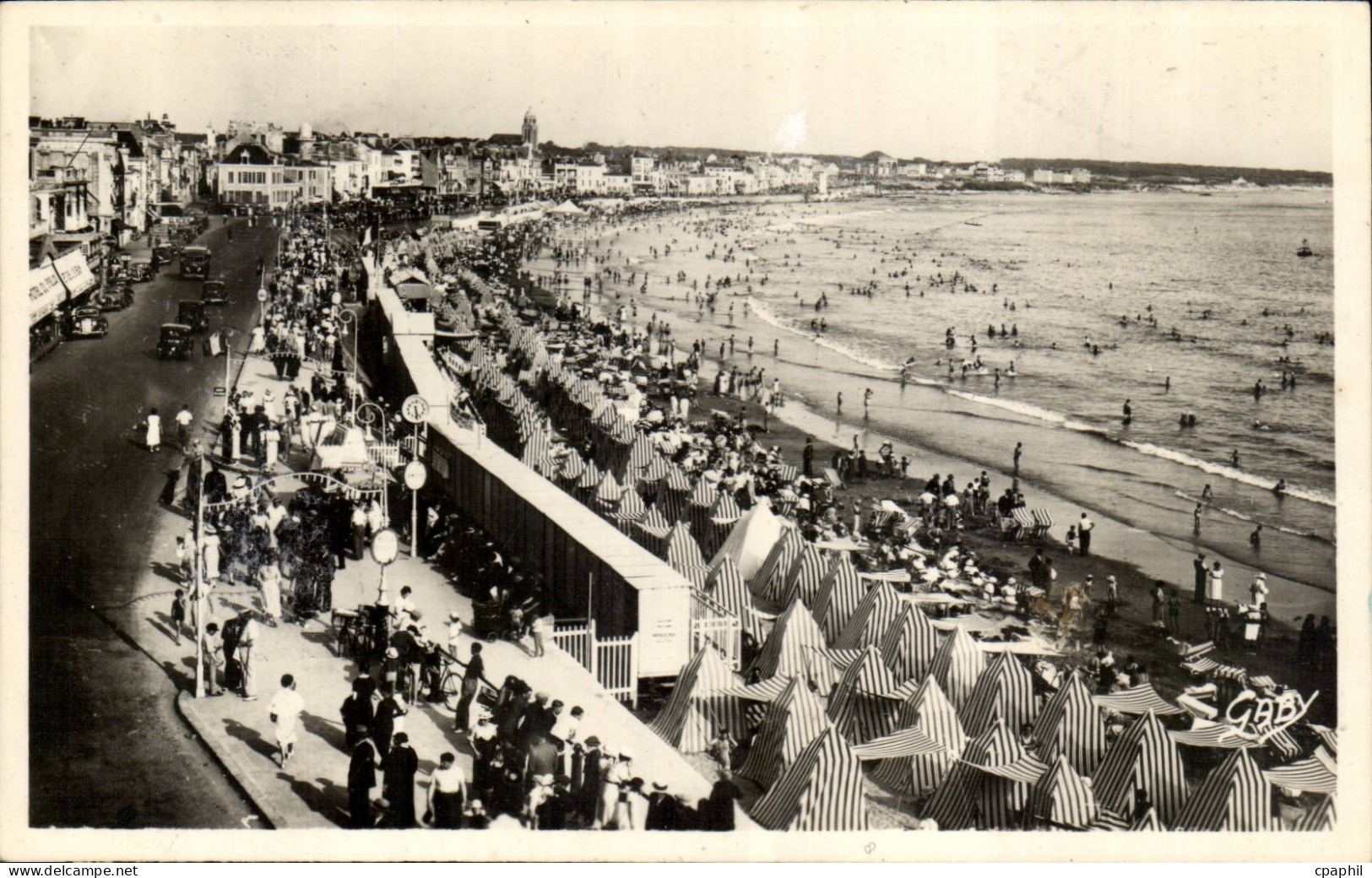 SAbles D'olonne CPM la plage