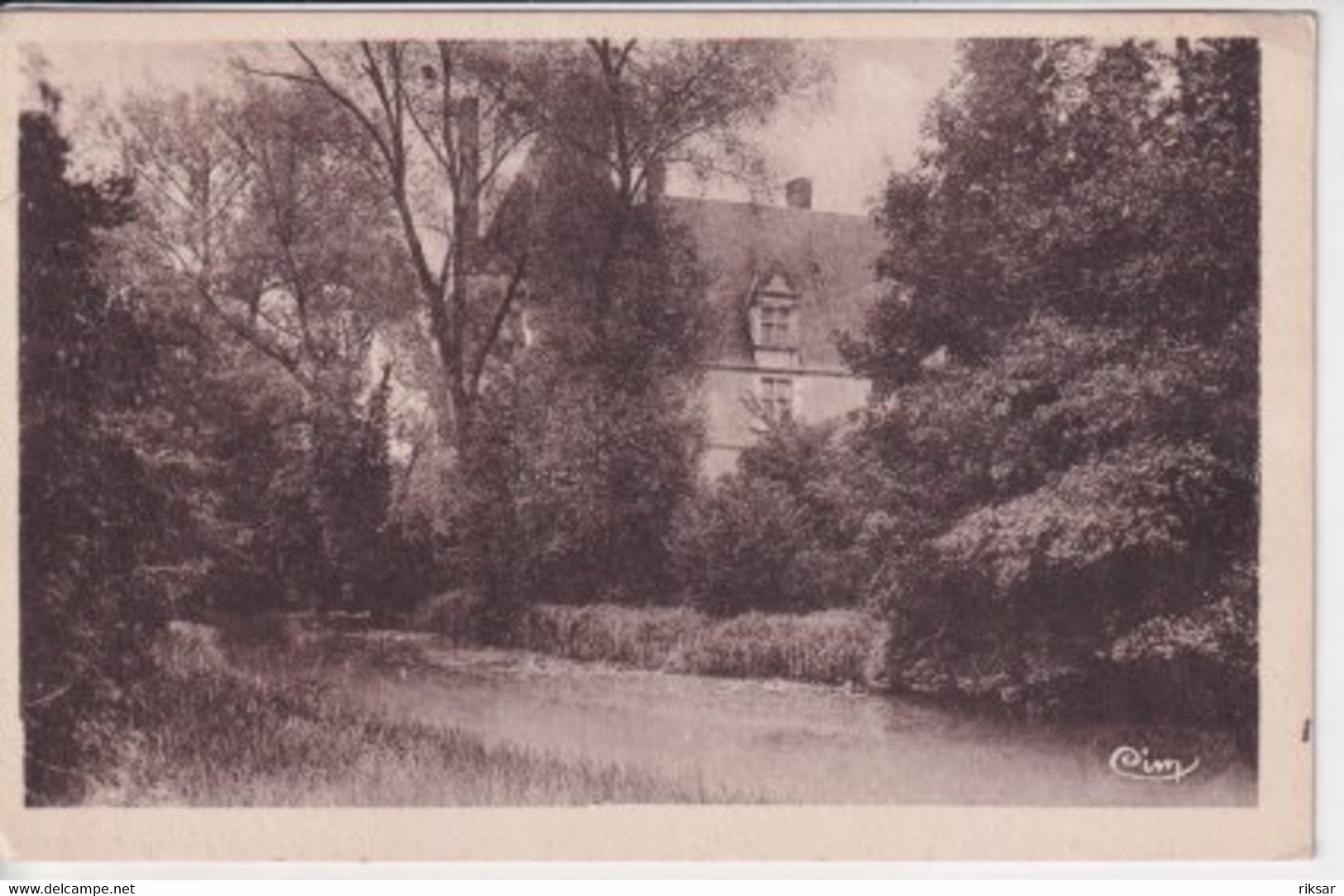 SAINT AMAND EN PUISAYE