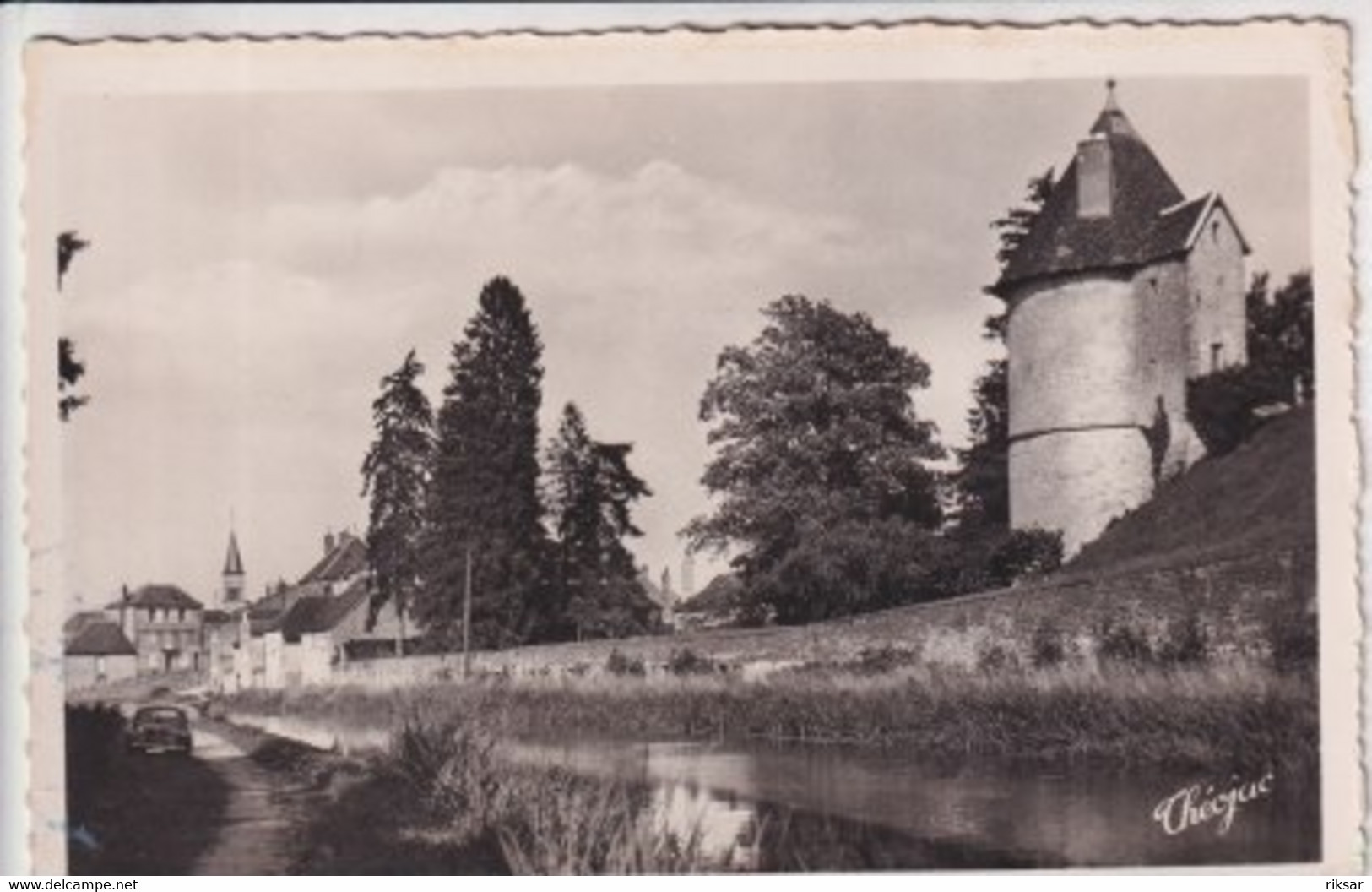 SAINT AMAND EN PUISAYE