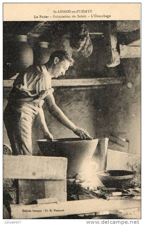 SAINT AMAND EN PUISAYE (58) intérieur poterie potier superbe