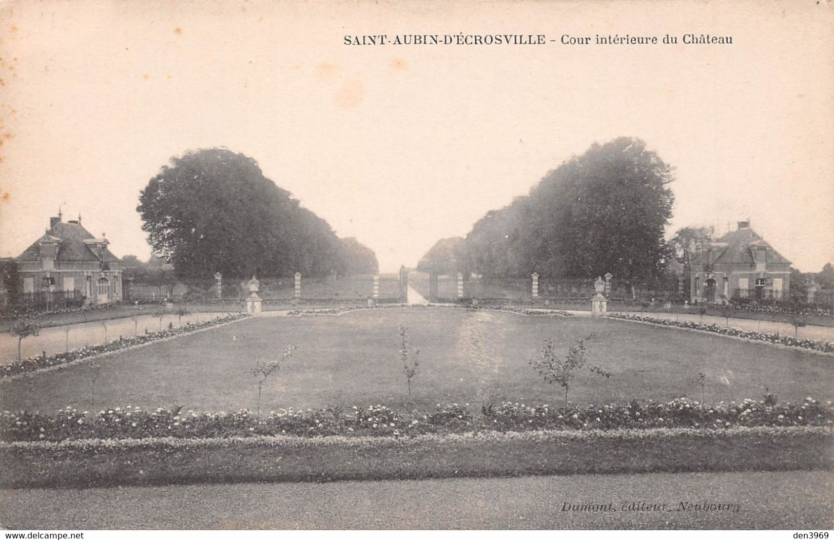 SAINT-AUBIN-d'ECROSVILLE (Eure) - Cour intérieure du Château