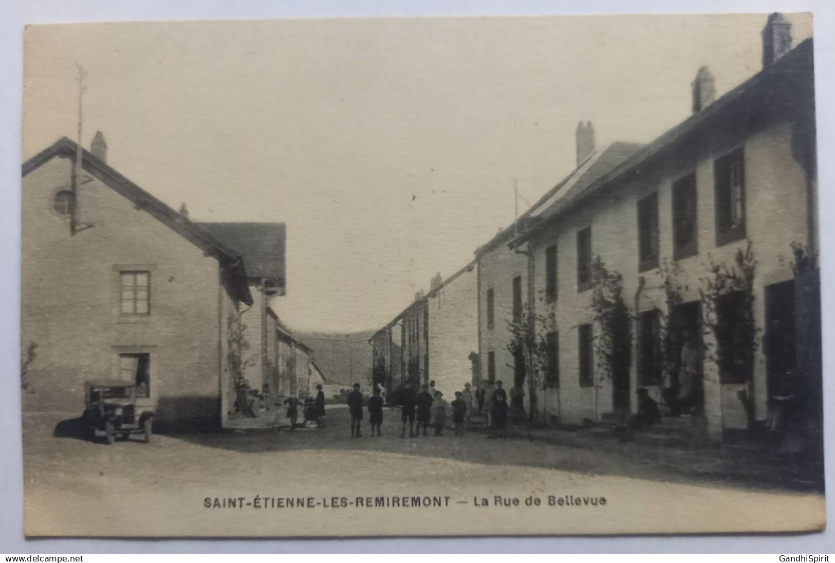Saint Etienne les/ de Remiremont - La Rue de Bellevue - Ecoliers, Auto