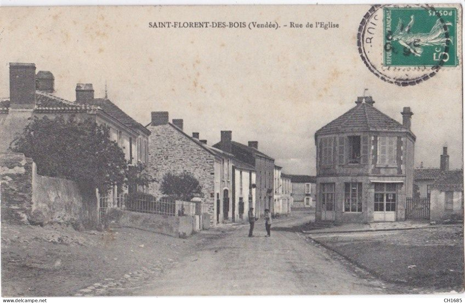 SAINT-FLORENT-des-BOIS (85) Rue de l'église