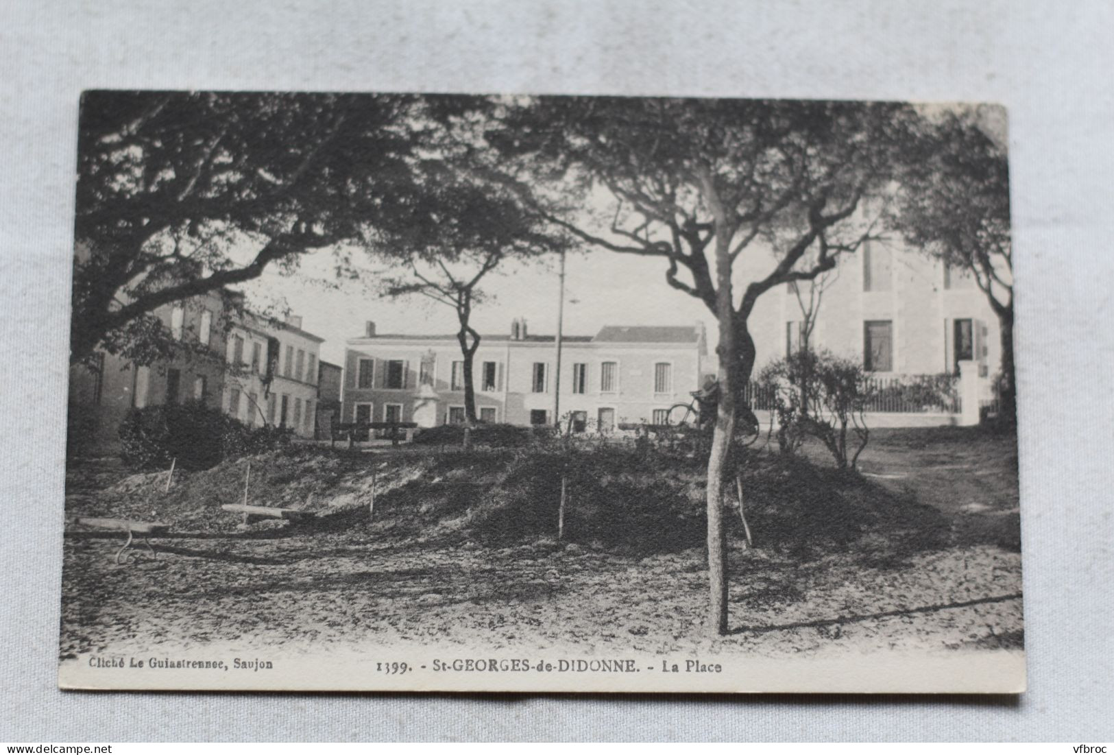 Saint Georges de Didonne, la place, Charente Maritime 17