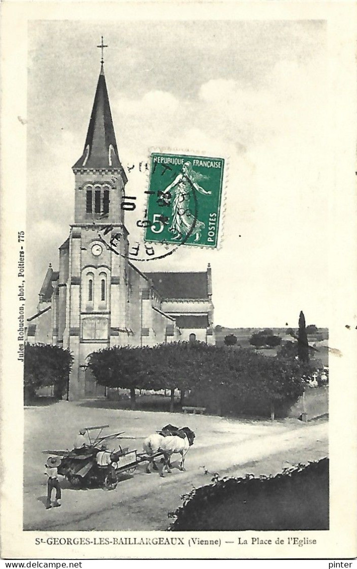 SAINT GEORGES LES BAILLARGEAUX - La place de l'Eglise - Moissonneuse-Lieuse