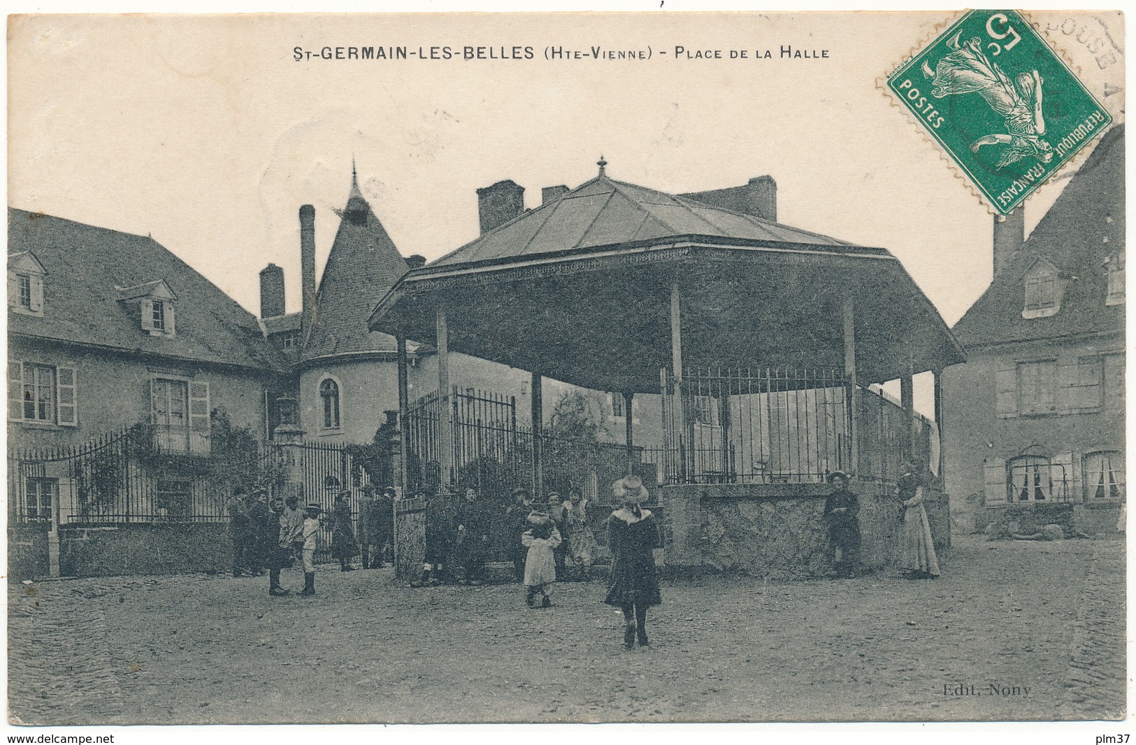 SAINT GERMAIN LES BELLES - Place de la Halle
