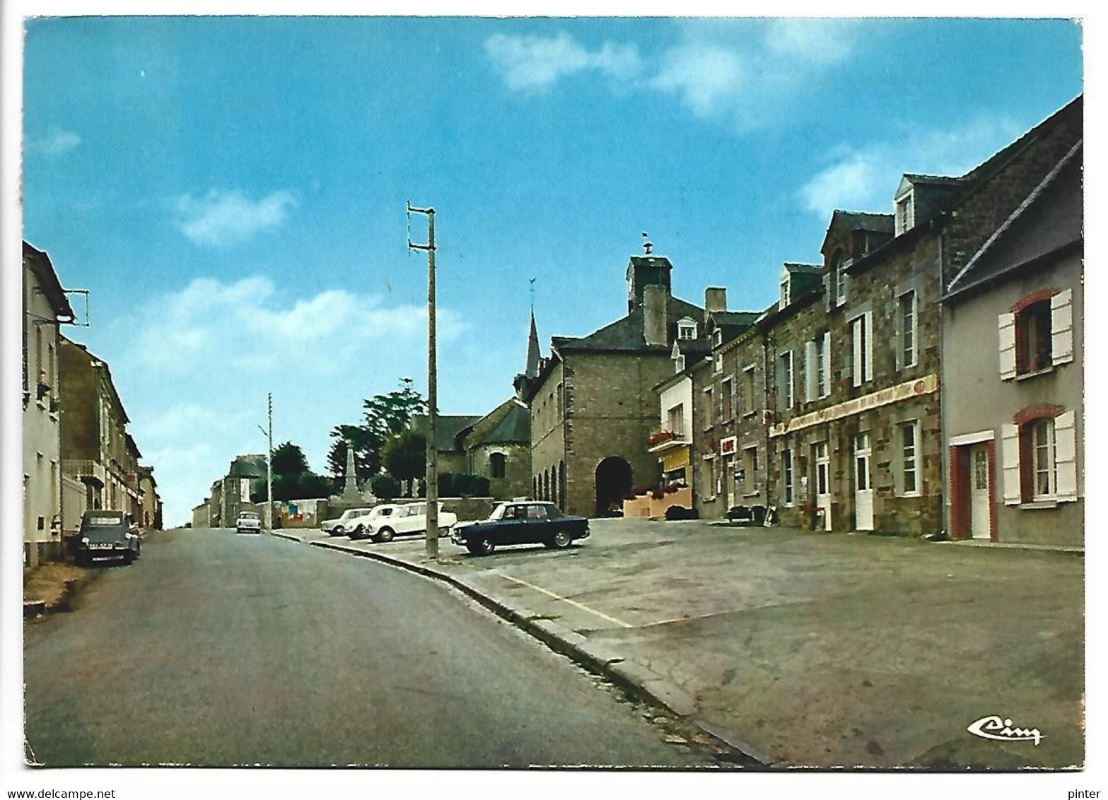 SAINT GERMAIN SUR ILLE - Place de la Mairie