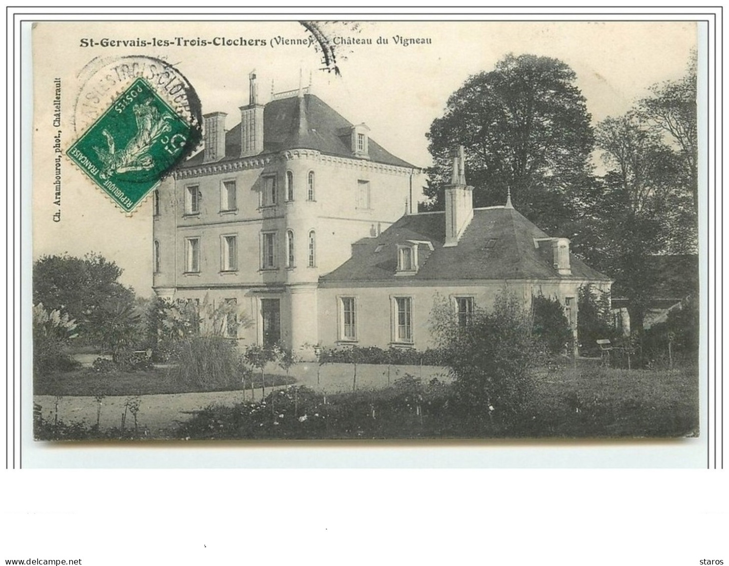 SAINT-GERVAIS-LES-TROIS-CLOCHERS Château du Vigneau