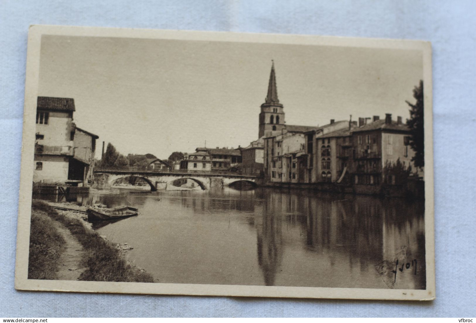 Saint Girons, le Salat, le pont vieux et l'église, Ariège 09