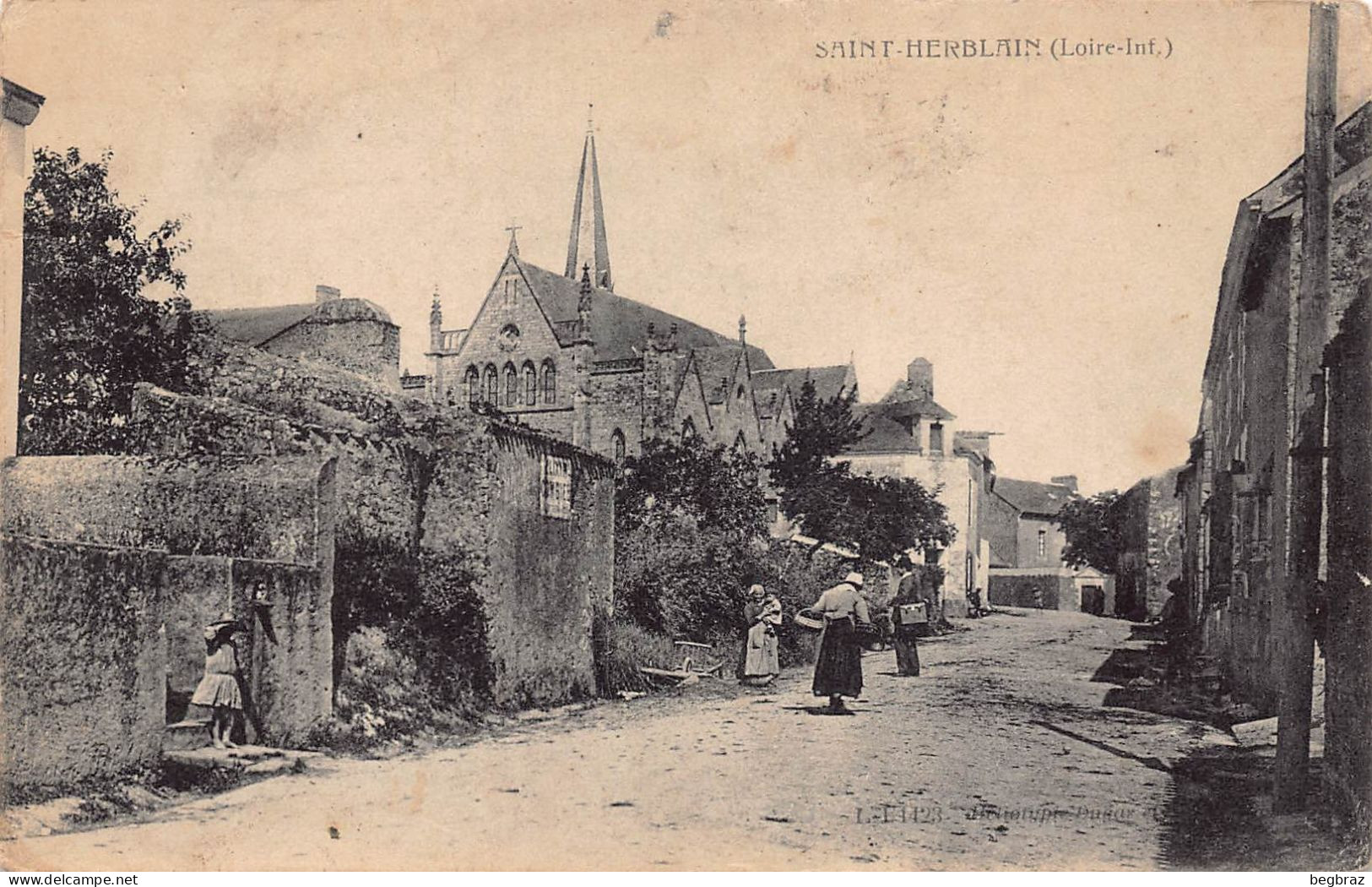 SAINT HERBLAIN     RUE DU BOURG