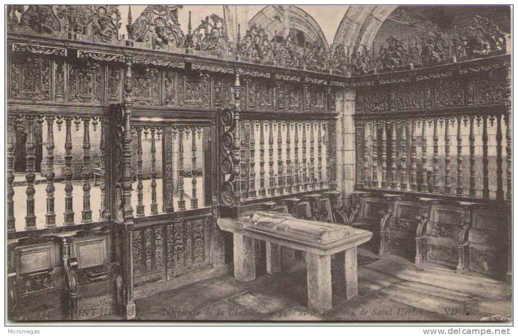 SAINT-HERBOT - Intérieur de la Chapelle - Le Jubé et Tombeau de Saint Herbot