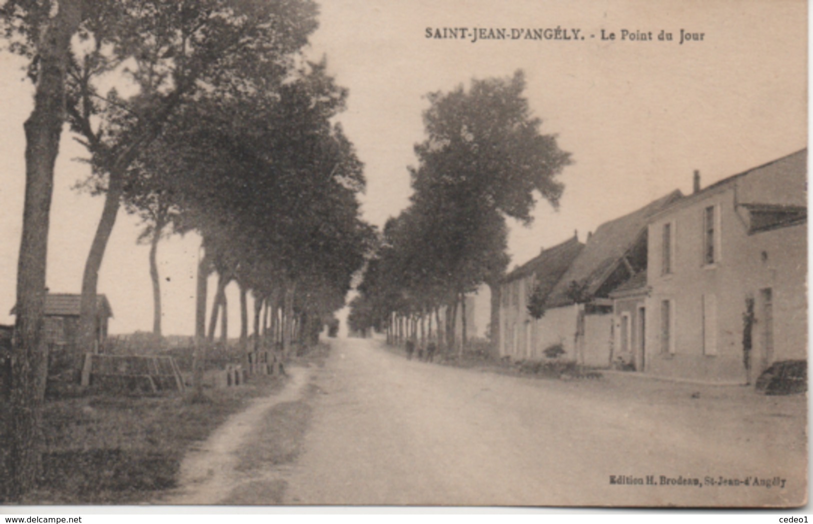 SAINT  JEAN D'ANGELY   LE POINT DU JOUR