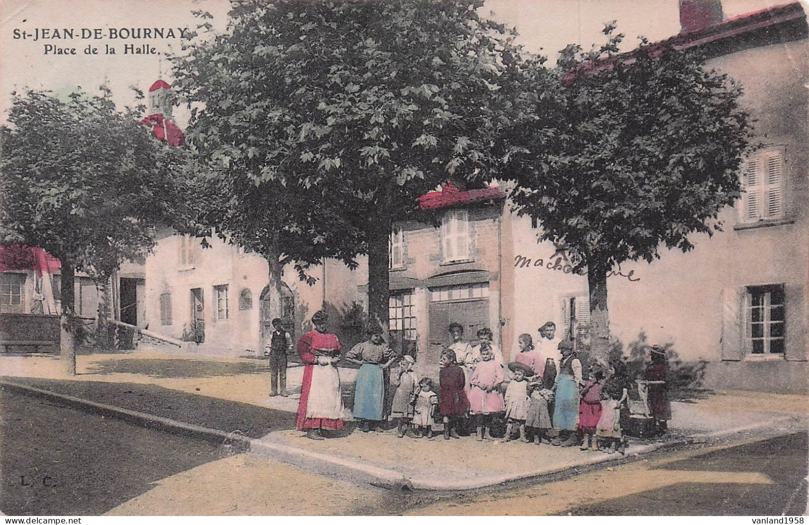 SAINT JEAN de BOURNAY-place de la halle