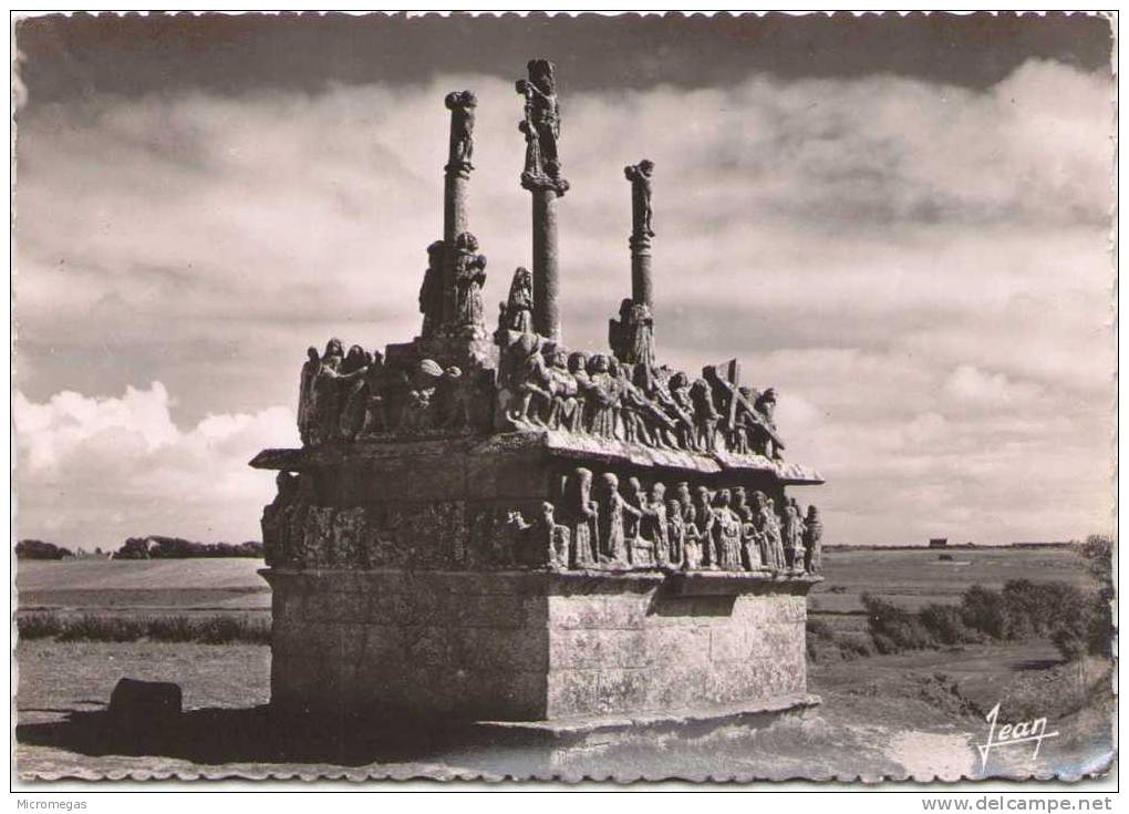 SAINT-JEAN-TROLIMON - Calvaire de Tronoën (XVe siècle) - Le plus ancien des calvaires