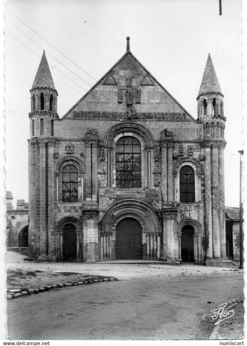 Saint-Jouin-de-Marnes l'Eglise Abbatiale