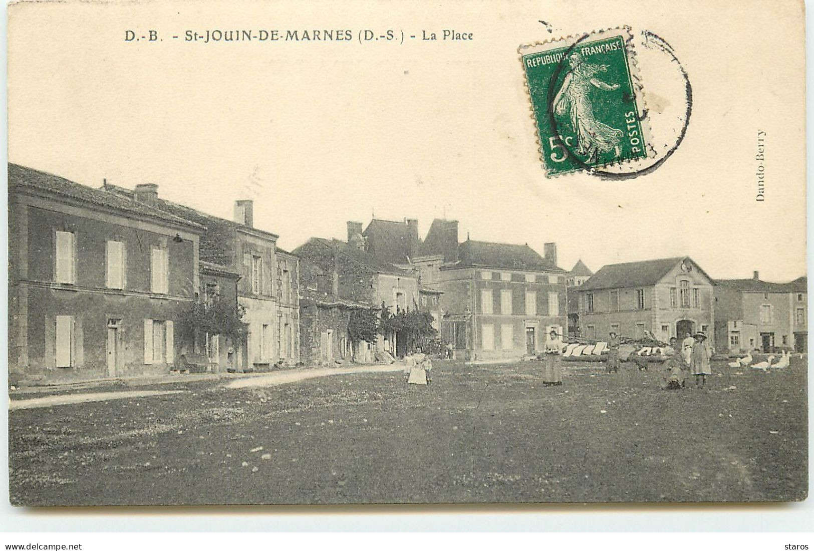 SAINT-JOUIN DE MARNES - La Place