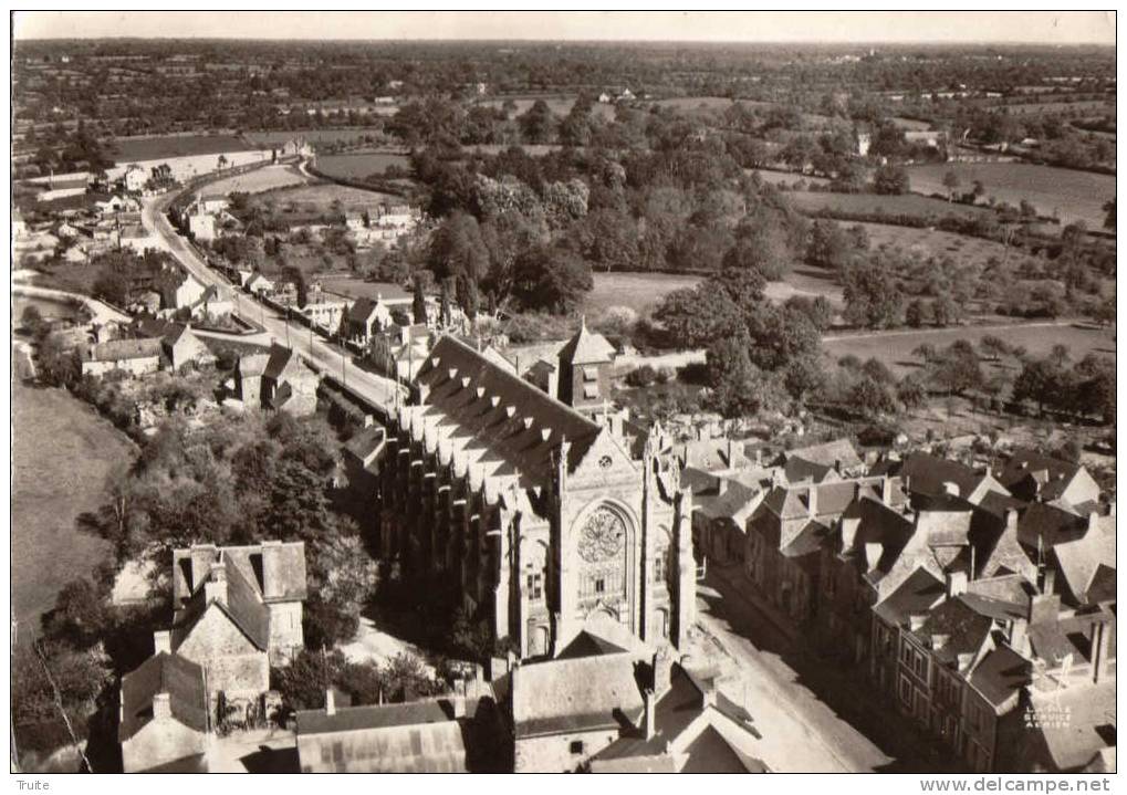 SAINT-JULIEN-DE-VOUVANTES VUE AERIENNE