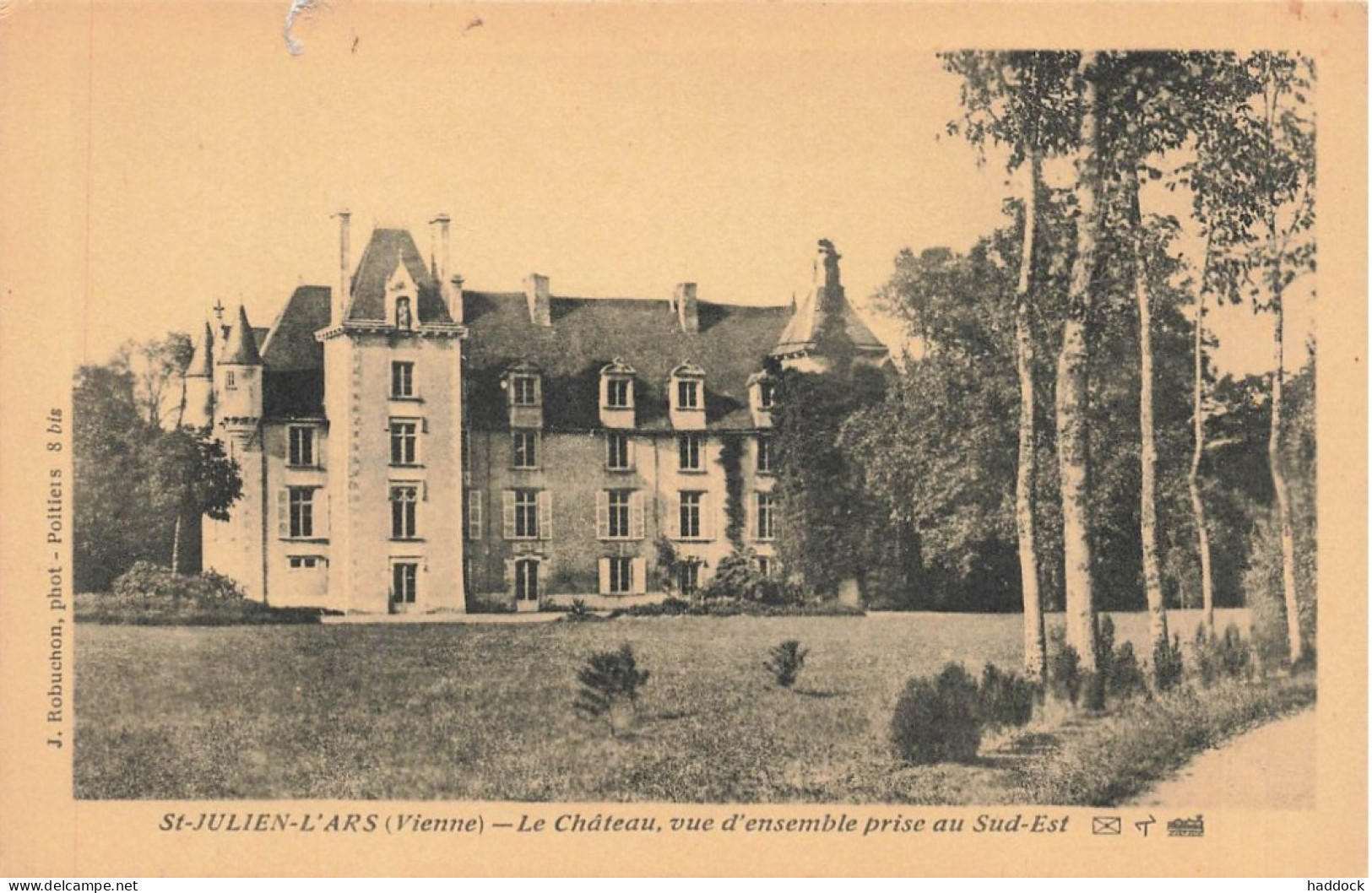 SAINT JULIEN L'ARS : LE CHATEAU