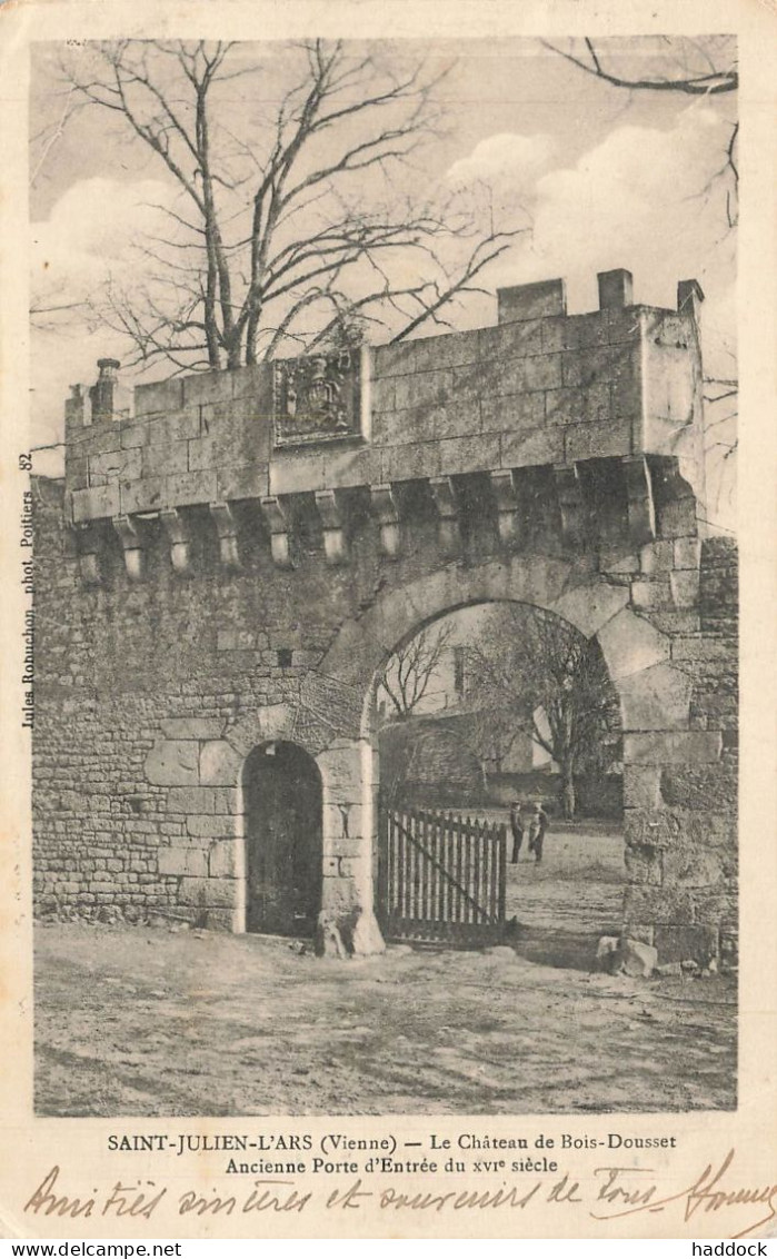 SAINT JULIEN L'ARS : LE CHATEAU DE BOIS DOUSSET