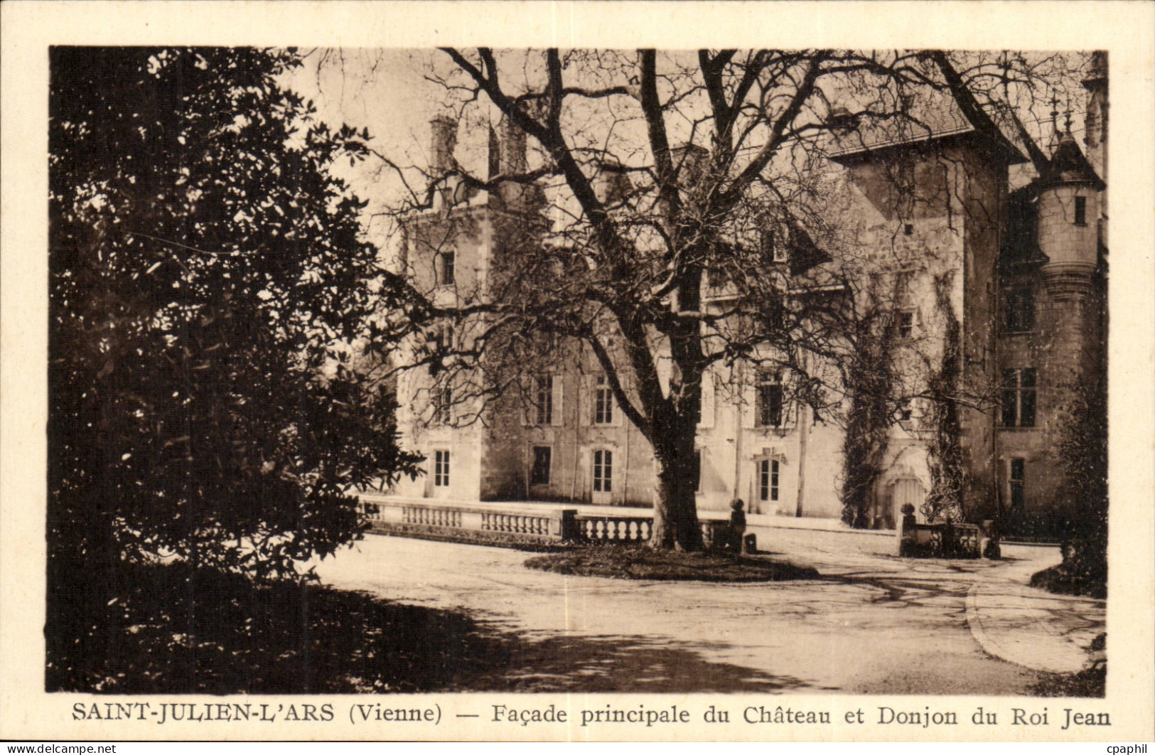 Saint Julien sur l'ars CPA Facade principale du chateau et donjon ru roi Jean