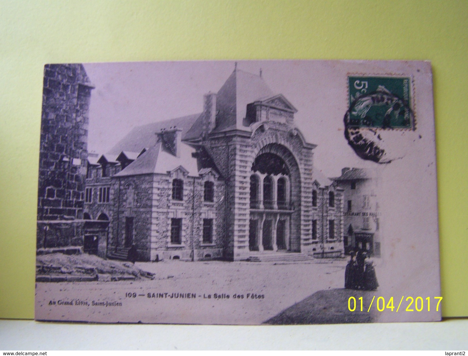 SAINT-JUNIEN (HAUTE VIENNE) LA SALLE DES FETES.