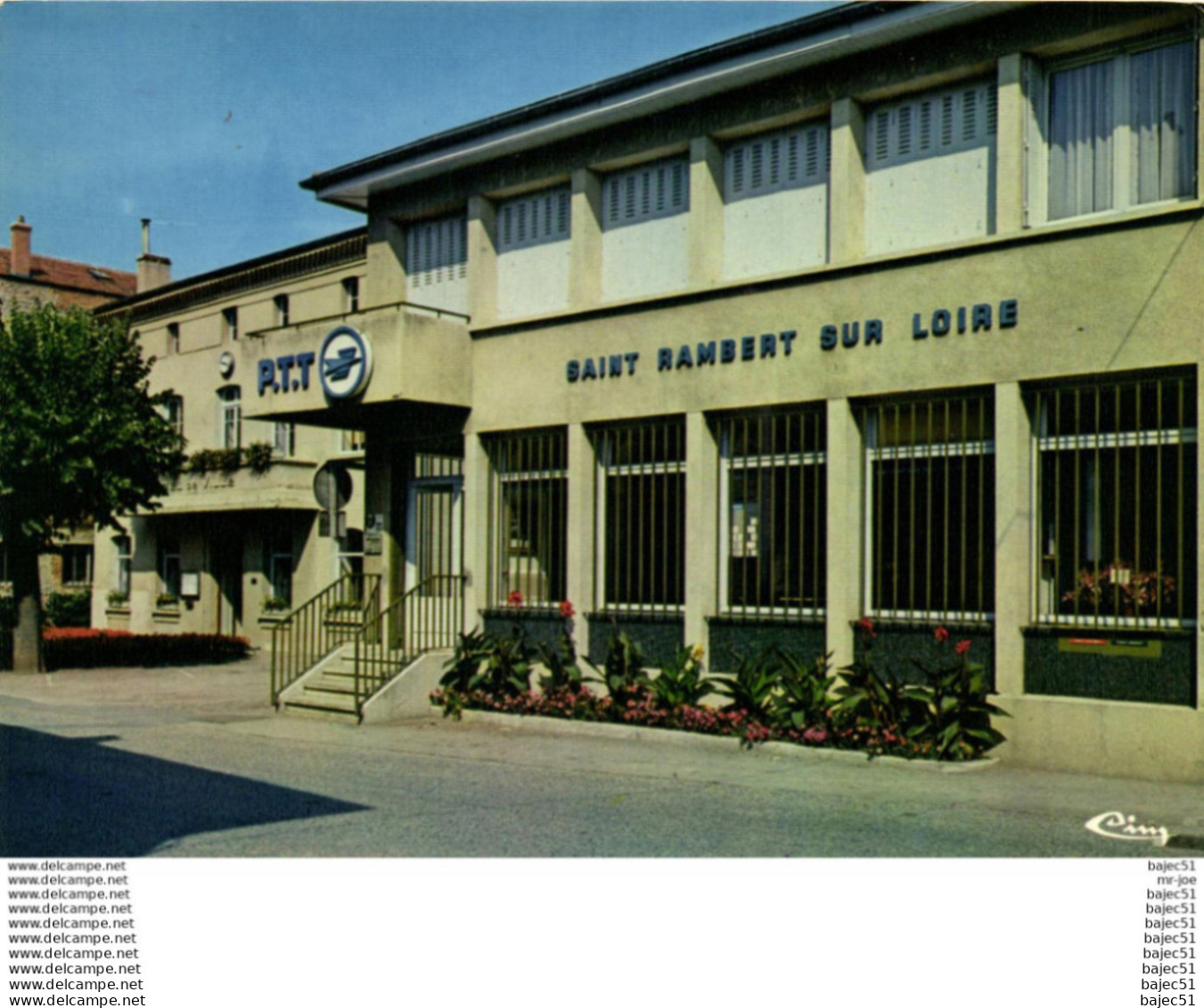 Saint Just Saint Rambert - la mairie et la poste