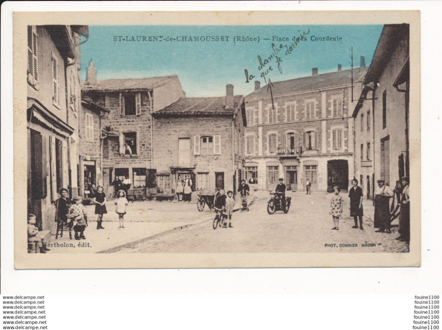 SAINT LAURENT DE CHAMOUSSET place de la Courdenie