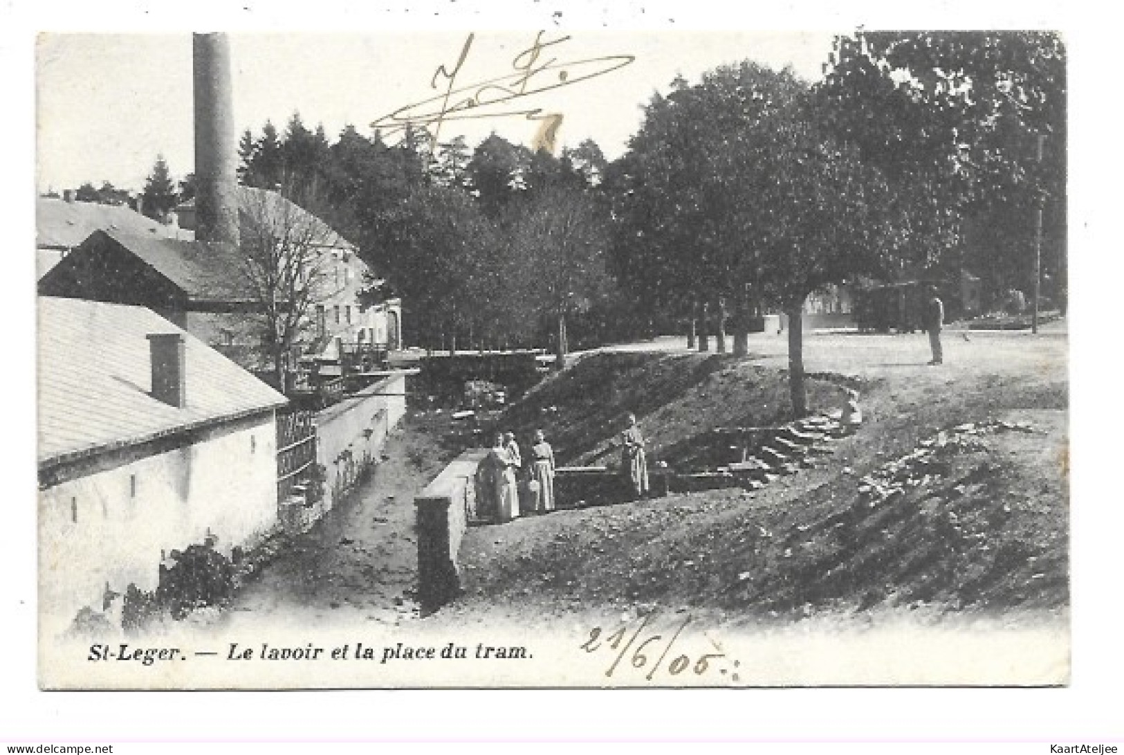 Saint-Leger - Le lavoir et la place du tram.