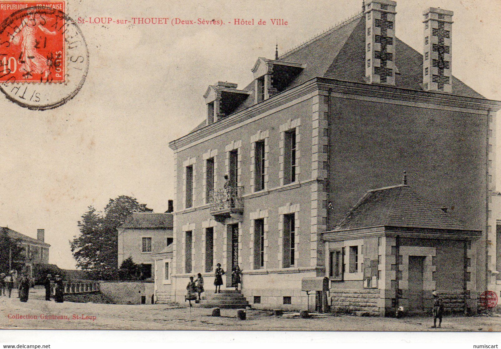 Saint-Loup-sur-Thouet Saint-Loup-Lamairé animée Hôtel de Ville