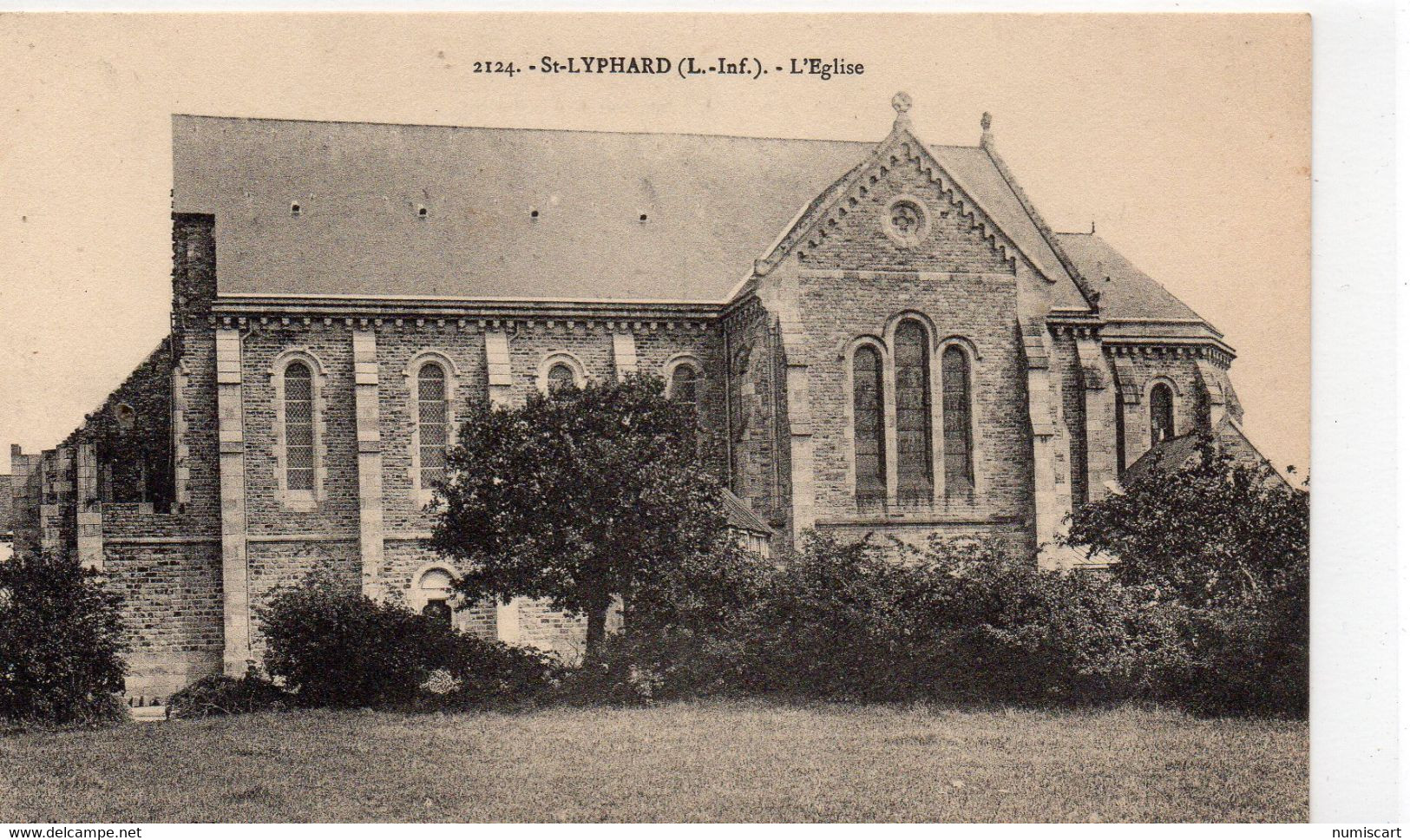 Saint-Lyphard belle vue de l'Eglise