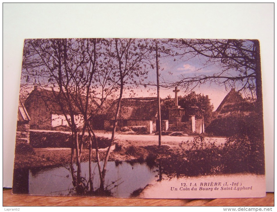 SAINT-LYPHARD (LOIRE ATLANTIQUE) LA BRIERE. UN COIN DU BOURG.