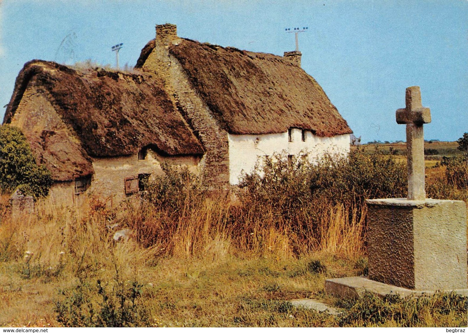 SAINT LYPHARD    VIEILLES CHAUMIERES