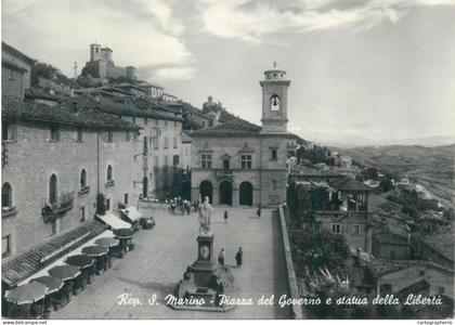 Postcard San Marino Piazza del Governo e statua della liberta