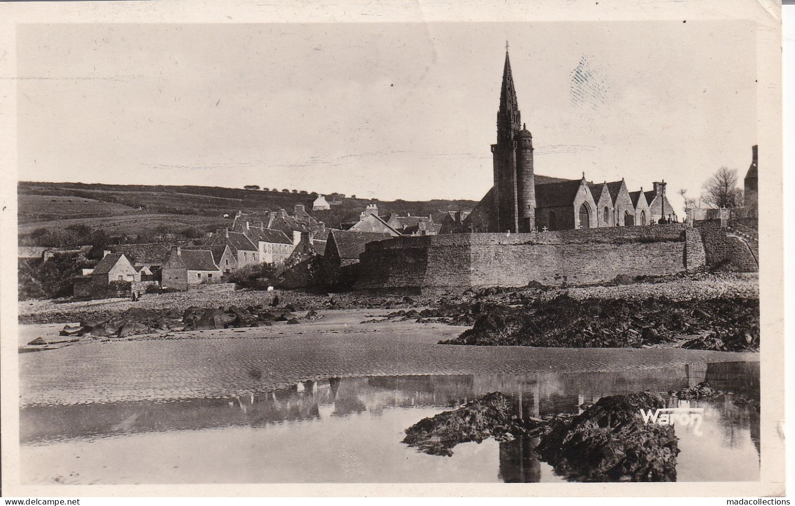 Saint-Michel-en-Grève (22 - Côtes d'Armor) l'Eglise