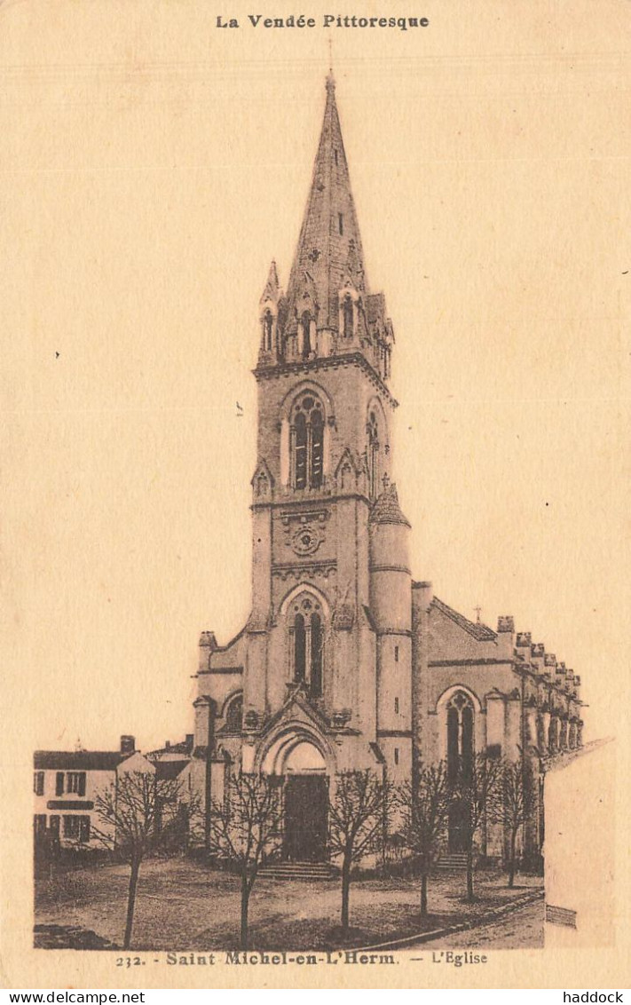 SAINT MICHEL EN L'HERM : L'EGLISE