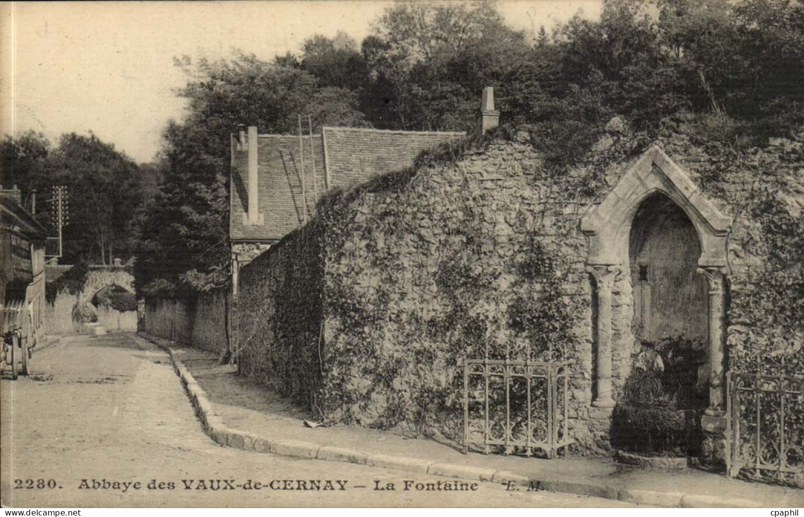 Saint-Nom-la-Breteche - Abbaye des Vaux de Cernay - La Fontaine - CPA