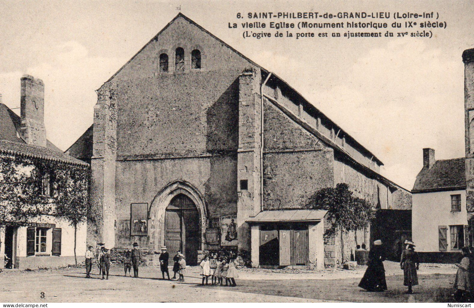 Saint-Philbert-de-Grand-Lieu animée Eglise