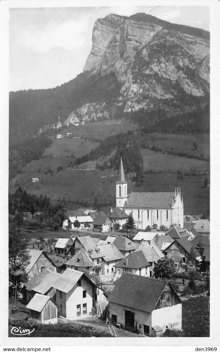 SAINT-PIERRE-d'ENTREMONT (Isère) - La Roche Véran