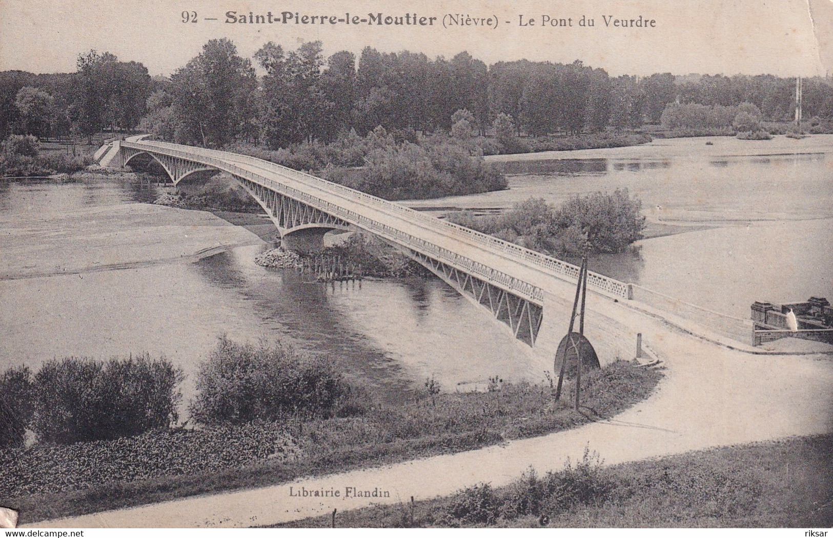 SAINT PIERRE LE MOUTIER