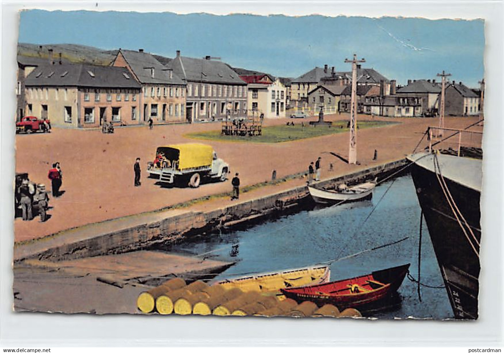 SAINT-PIERRE - Quai du Gouvernement - Ed. Jean Briand 2
