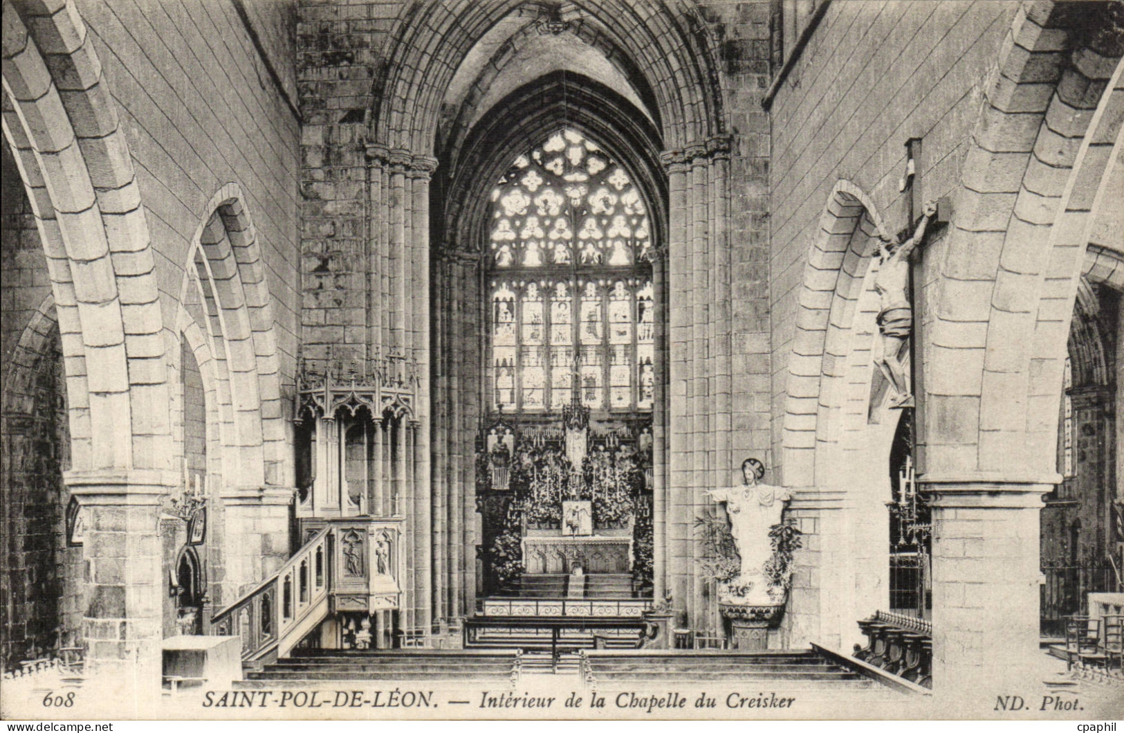 Saint pol de leon CPA Interieur de la chapelle du Creisker